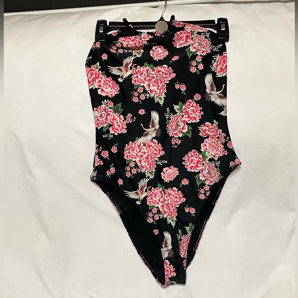 Forever 21 Tie Halter Open Back One Piece Swimsuit. Size Medium NWT